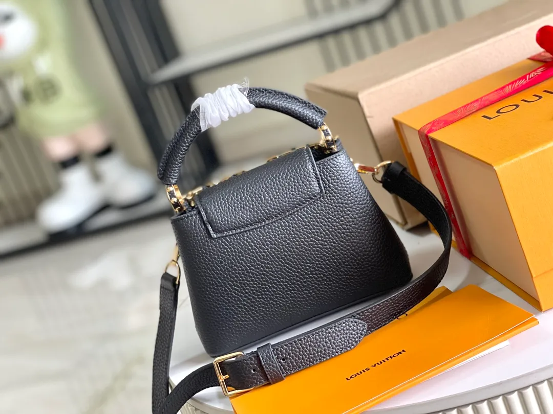 All Categories 💚 Authentic Grade Bags 💚 LV 2026 New LV Top Replica Crossbody Shoulder Bag
