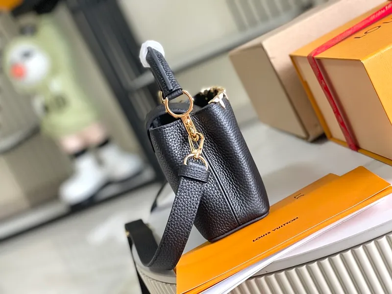All Categories 💚 Authentic Grade Bags 💚 LV 2026 New LV Top Replica Crossbody Shoulder Bag