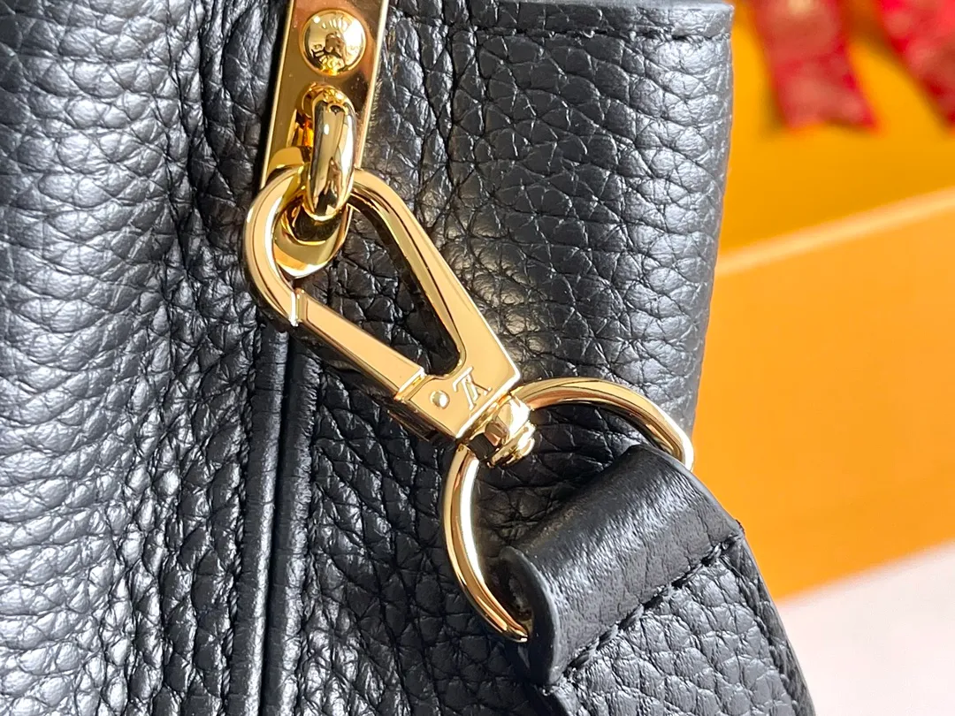 All Categories 💚 Authentic Grade Bags 💚 LV 2026 New LV Top Replica Crossbody Shoulder Bag