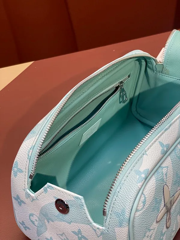 All categories Official website "Brand Women's Bags" Women's Bags 💙 LV 2025 new LV toiletry bag
