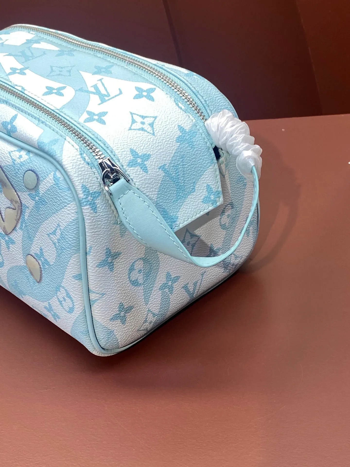 All categories Official website "Brand Women's Bags" Women's Bags 💙 LV 2025 new LV toiletry bag