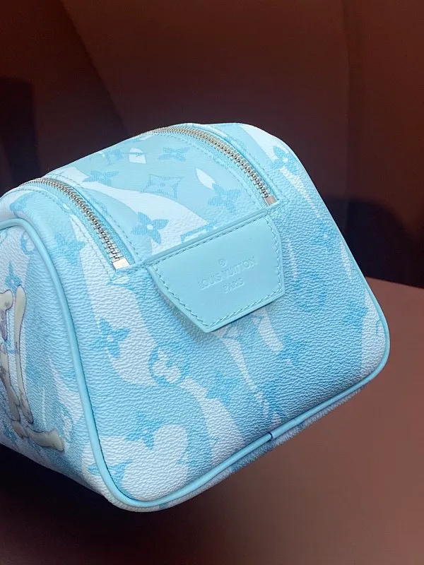 All categories Official website "Brand Women's Bags" Women's Bags 💙 LV 2025 new LV toiletry bag