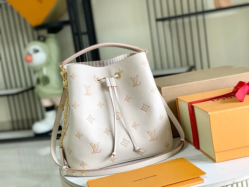 All Categories 💚 Authentic Grade Bags 💚 LV 2026 New LV Top Replica Crossbody Shoulder Bag