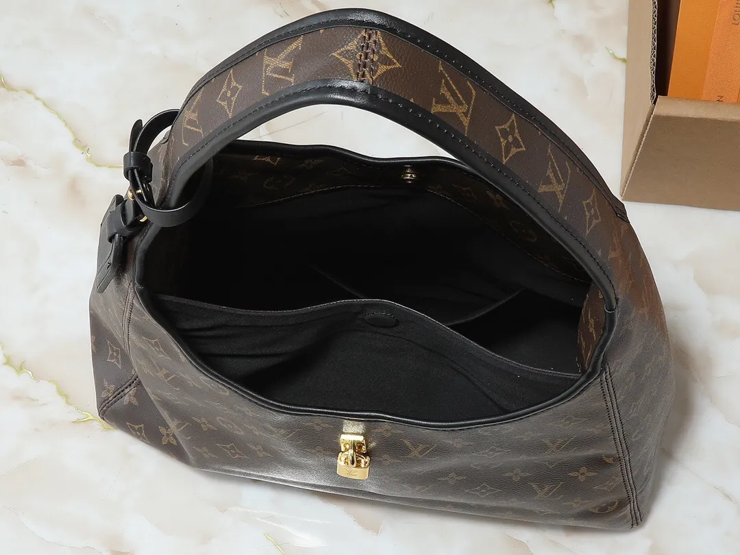 All categories Official website "Brand Women's Bags" Women's Bags 💙 LV 2025 new LV armpit bag