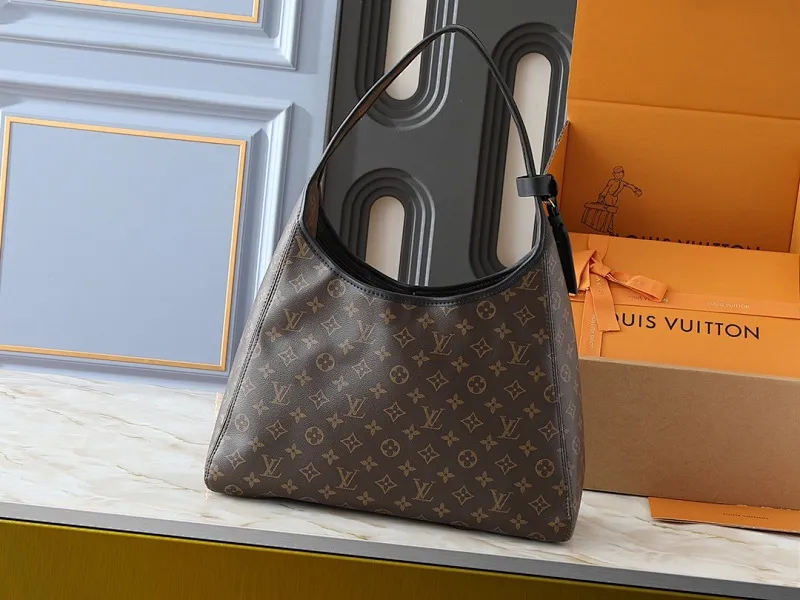 All categories Official website "Brand Women's Bags" Women's Bags 💙 LV 2025 new LV armpit bag