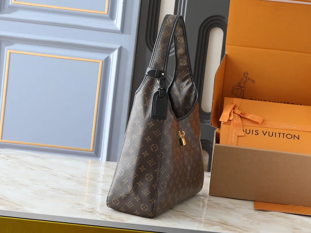 All categories Official website "Brand Women's Bags" Women's Bags 💙 LV 2025 new LV armpit bag
