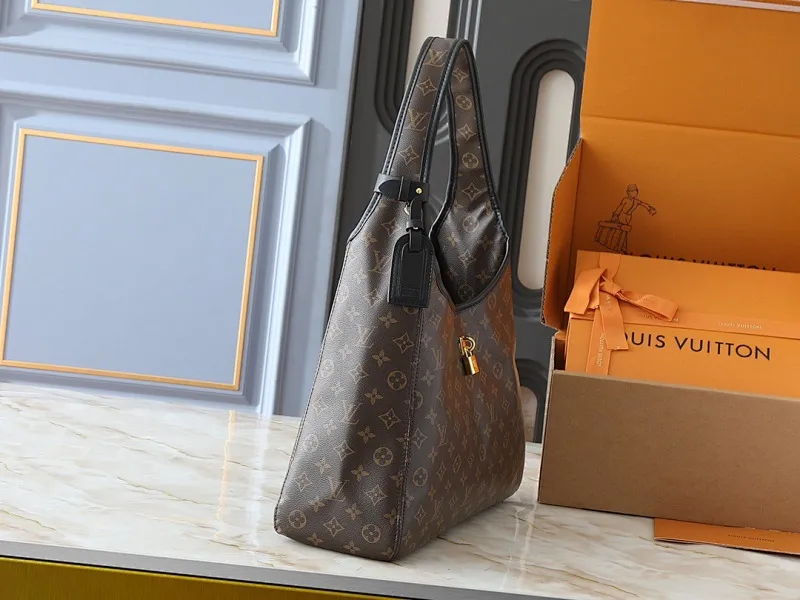 All categories Official website "Brand Women's Bags" Women's Bags 💙 LV 2025 new LV armpit bag