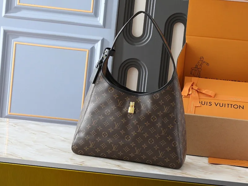 All categories Official website "Brand Women's Bags" Women's Bags 💙 LV 2025 new LV armpit bag