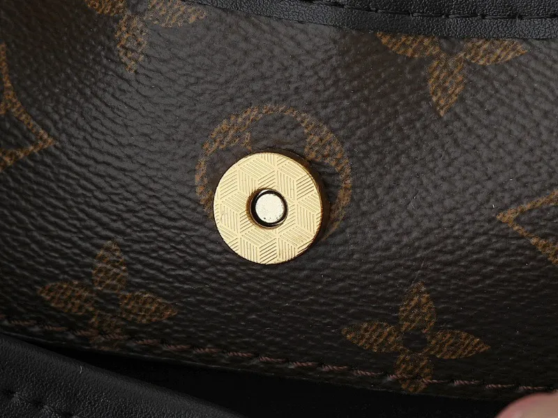 All categories Official website "Brand Women's Bags" Women's Bags 💙 LV 2025 new LV armpit bag