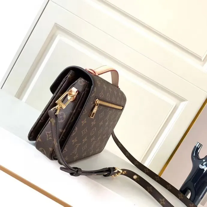 All categories Official website "Brand Women's Bags" Women's Bags 💙 LV fine imitation LV, high imitation LV bags, LV crossbody bags, 2023 official latest version LV messenger bag, LV bag factory, recommended bags, size: 25-17CM