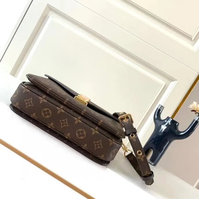 All categories Official website "Brand Women's Bags" Women's Bags 💙 LV fine imitation LV, high imitation LV bags, LV crossbody bags, 2023 official latest version LV messenger bag, LV bag factory, recommended bags, size: 25-17CM