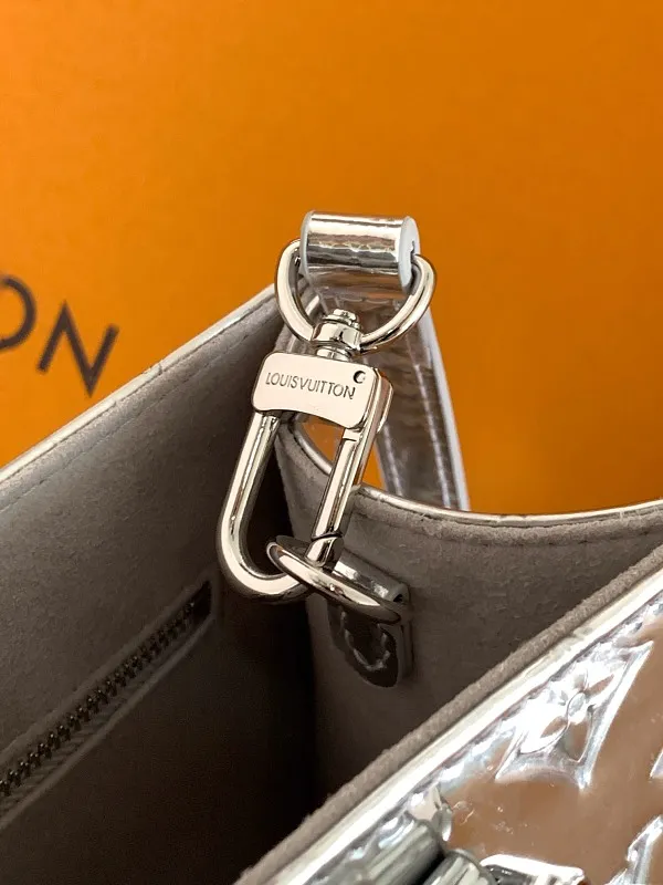 All categories Official website "Brand Women's Bags" Women's Bags 💙 LV 2026 new LV hand-held crossbody bag
