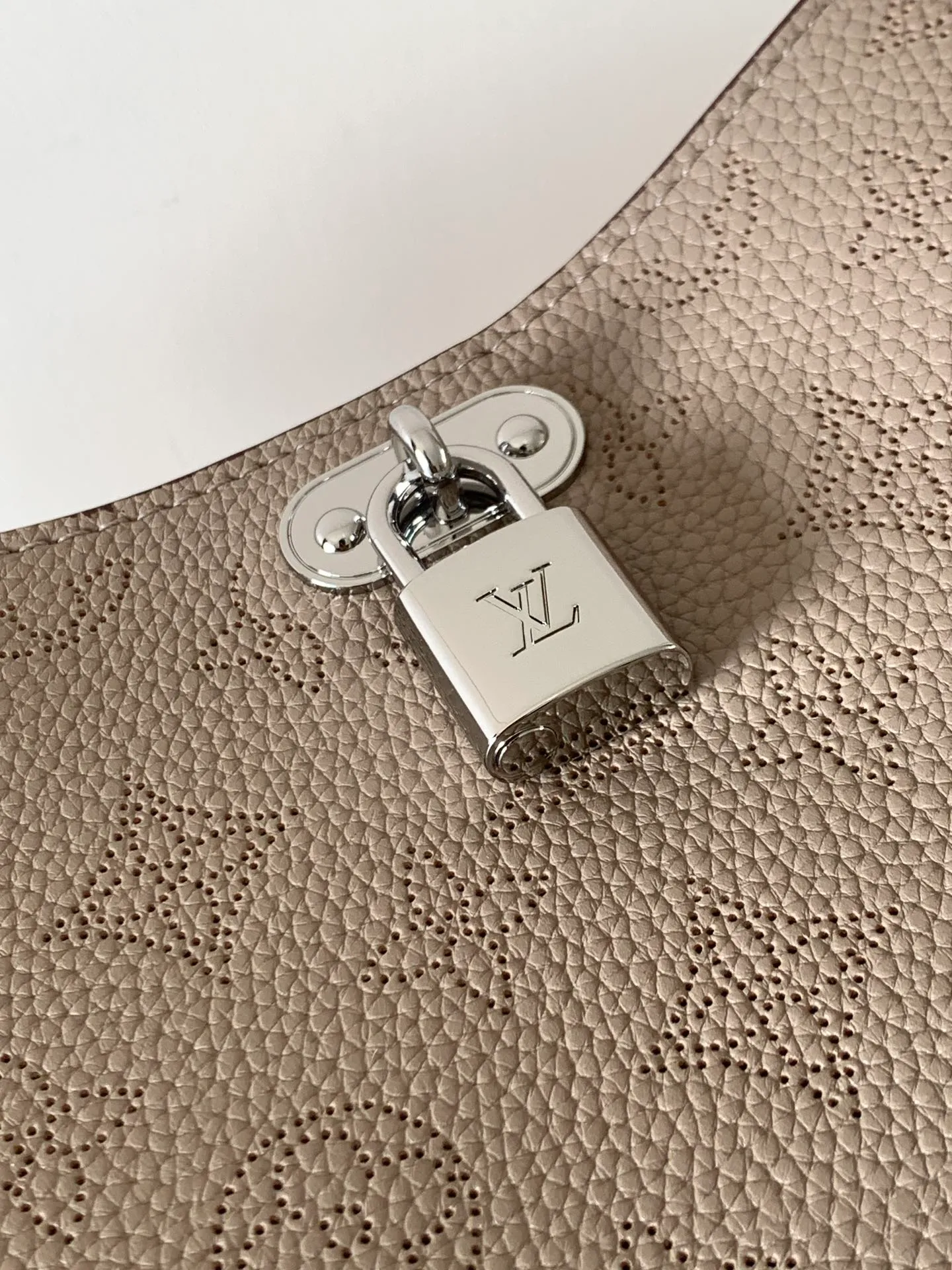All Categories Official Website "Brand Women's Bags" Women's Bags 💙 LV 2026 New LV Crossbody Bag