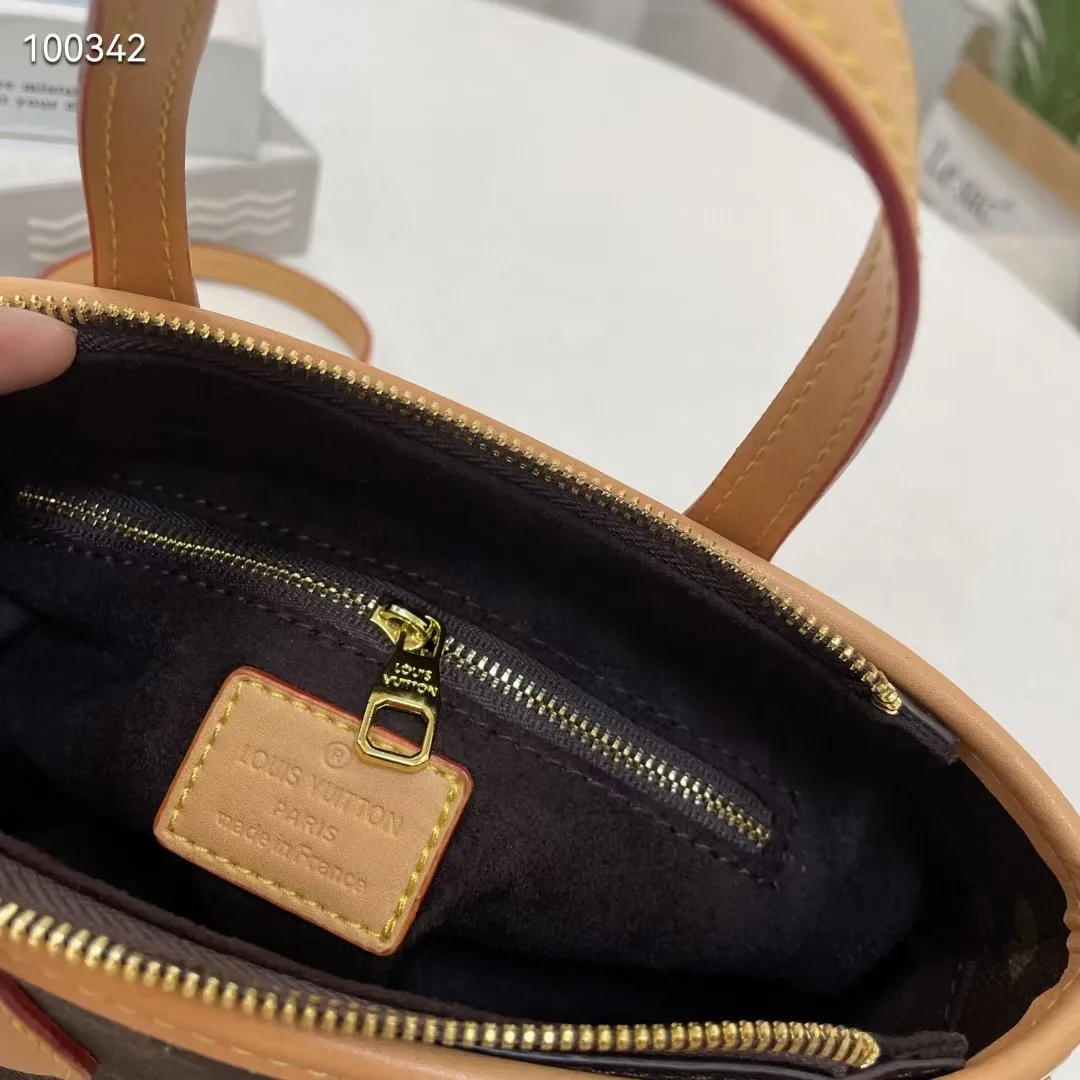 All categories Official website "Brand Women's Bags" Women's Bags 💙 LV fine imitation LV, high imitation LV bags, LV handbags, 2023 official latest version LV shopping bag, LV bag factory, recommended bags, size: 19-11-14CM