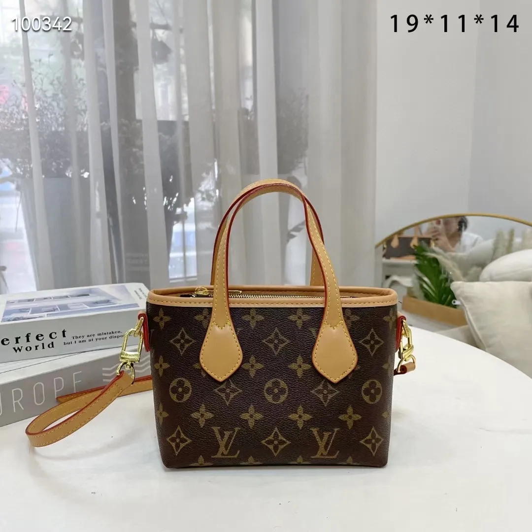 All categories Official website "Brand Women's Bags" Women's Bags 💙 LV fine imitation LV, high imitation LV bags, LV handbags, 2023 official latest version LV shopping bag, LV bag factory, recommended bags, size: 19-11-14CM
