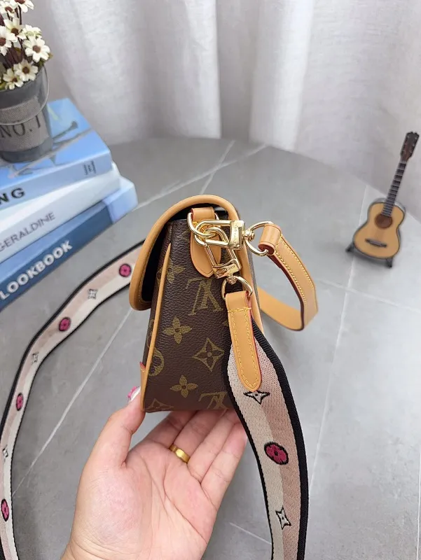 All Categories Official Website "Brand Women's Bags" Women's Bags 💙 LV 2025 New LV Crossbody Bag