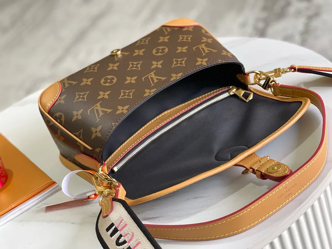 All Categories 💚 Authentic Grade Bags 💚 LV 2026 New LV Top Replica Crossbody Shoulder Bag