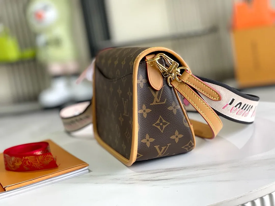 All Categories 💚 Authentic Grade Bags 💚 LV 2026 New LV Top Replica Crossbody Shoulder Bag