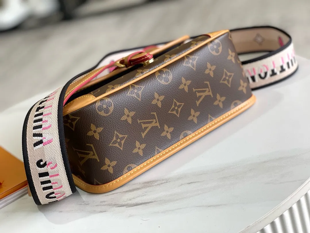 All Categories 💚 Authentic Grade Bags 💚 LV 2026 New LV Top Replica Crossbody Shoulder Bag