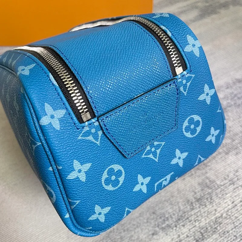 All categories Official website "Brand Women's Bags" Women's Bags 💙 LV 2025 new LV toiletry bag