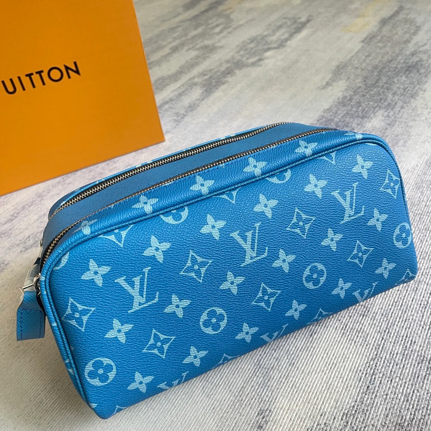 All categories Official website "Brand Women's Bags" Women's Bags 💙 LV 2025 new LV toiletry bag