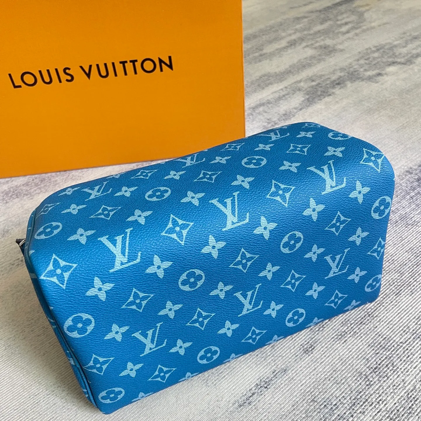 All categories Official website "Brand Women's Bags" Women's Bags 💙 LV 2025 new LV toiletry bag