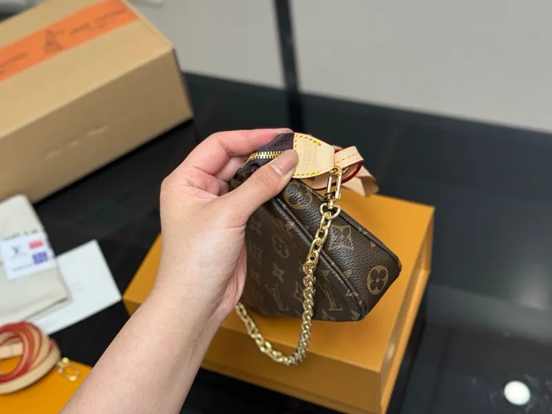 All categories Official website "Brand Women's Bags" Women's Bags 💙 LV 2025 new LV armpit bag