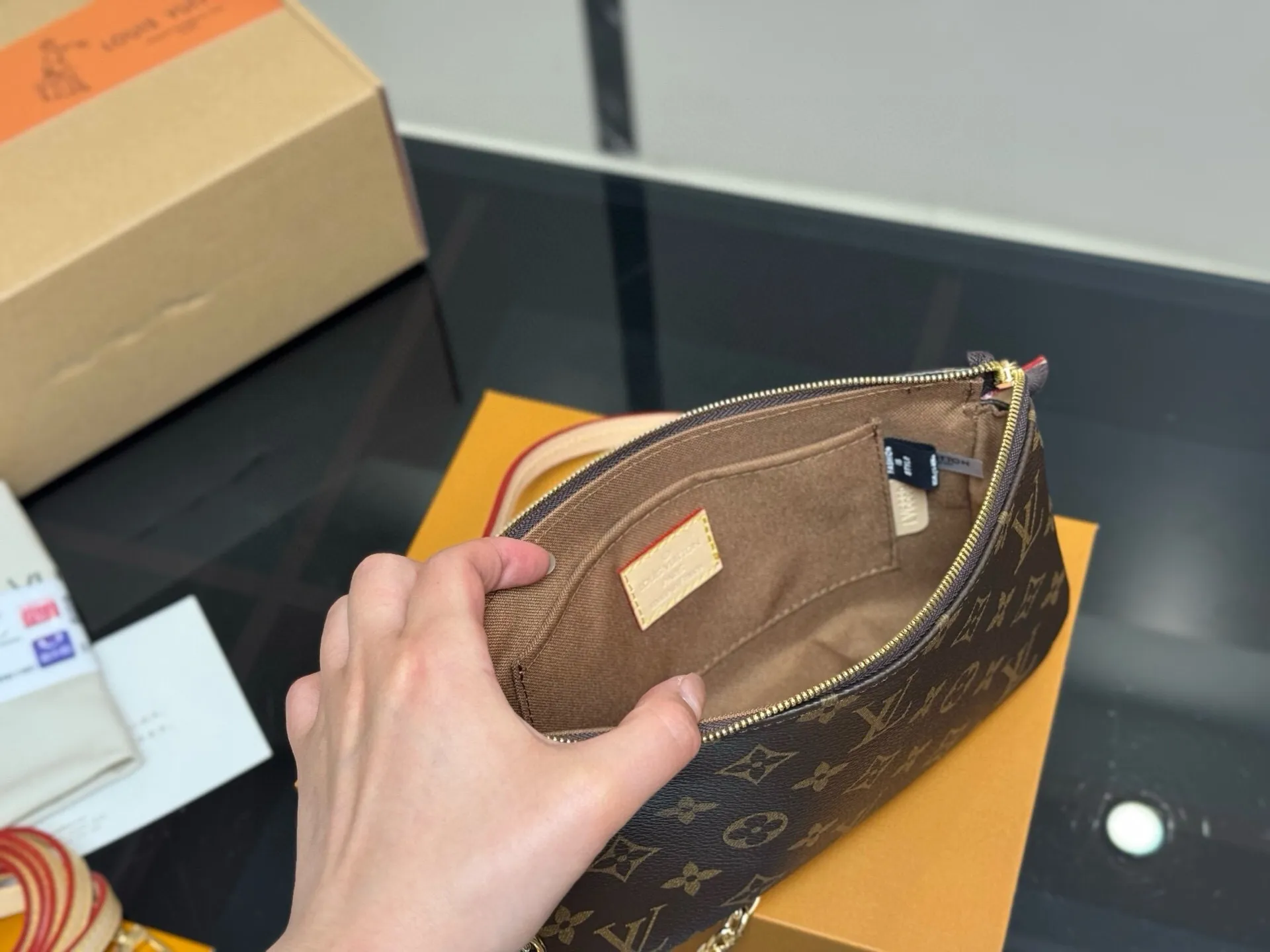 All categories Official website "Brand Women's Bags" Women's Bags 💙 LV 2025 new LV armpit bag