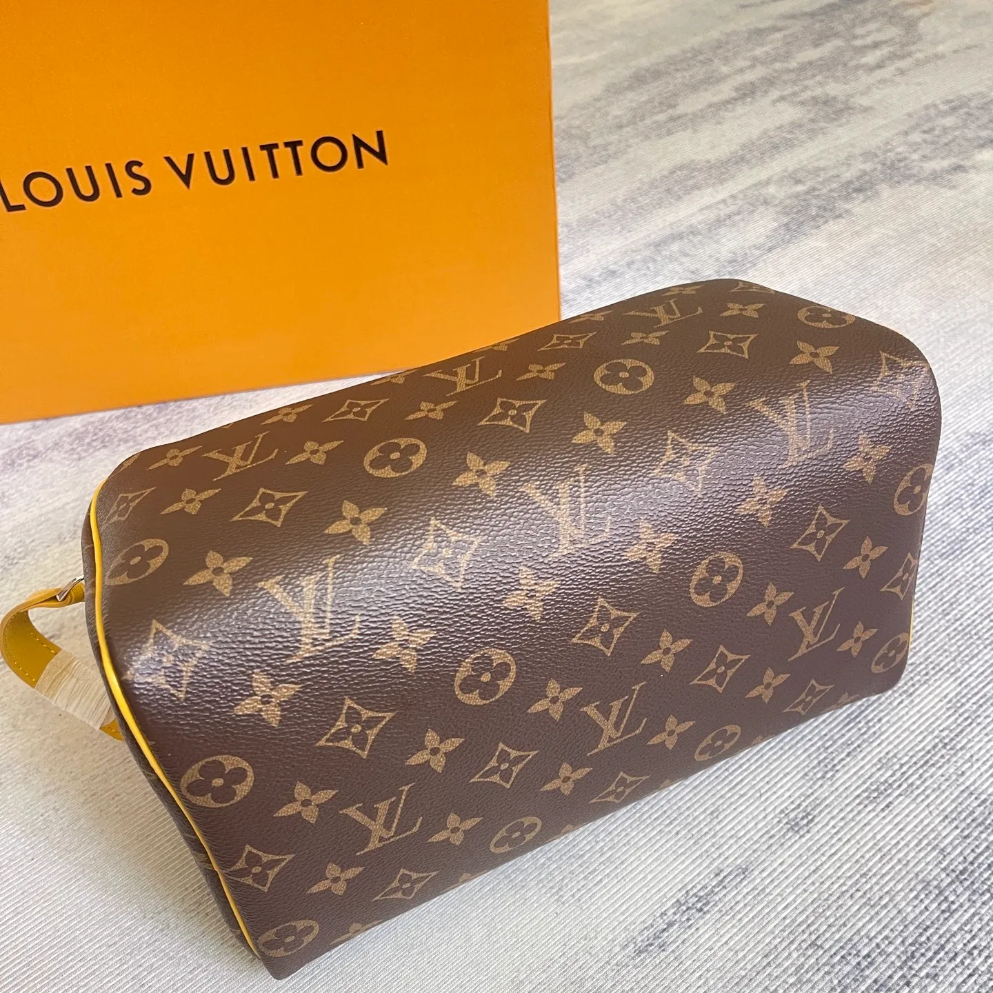 All categories Official website "Brand Women's Bags" Women's Bags 💙 LV 2025 new LV toiletry bag