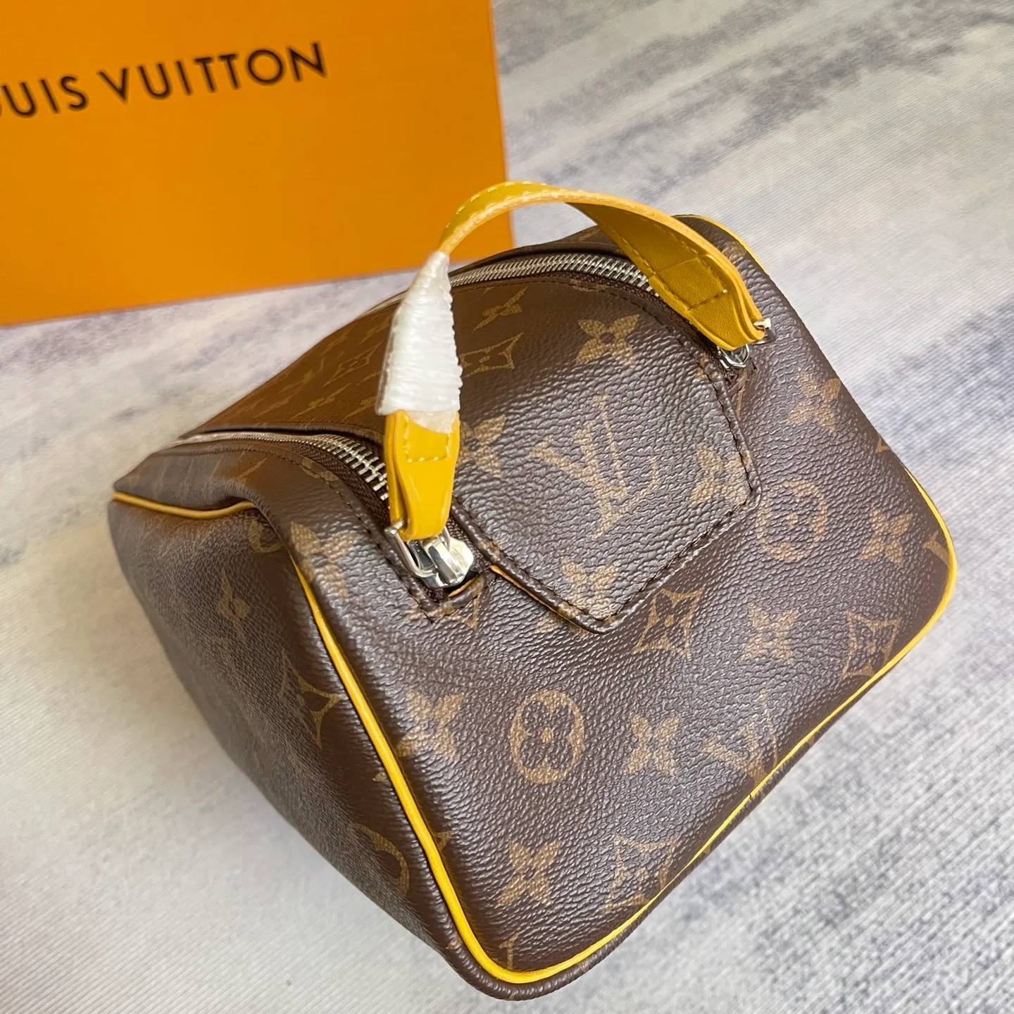 All categories Official website "Brand Women's Bags" Women's Bags 💙 LV 2025 new LV toiletry bag