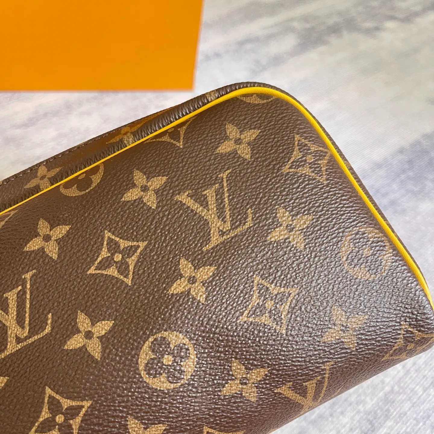 All categories Official website "Brand Women's Bags" Women's Bags 💙 LV 2025 new LV toiletry bag