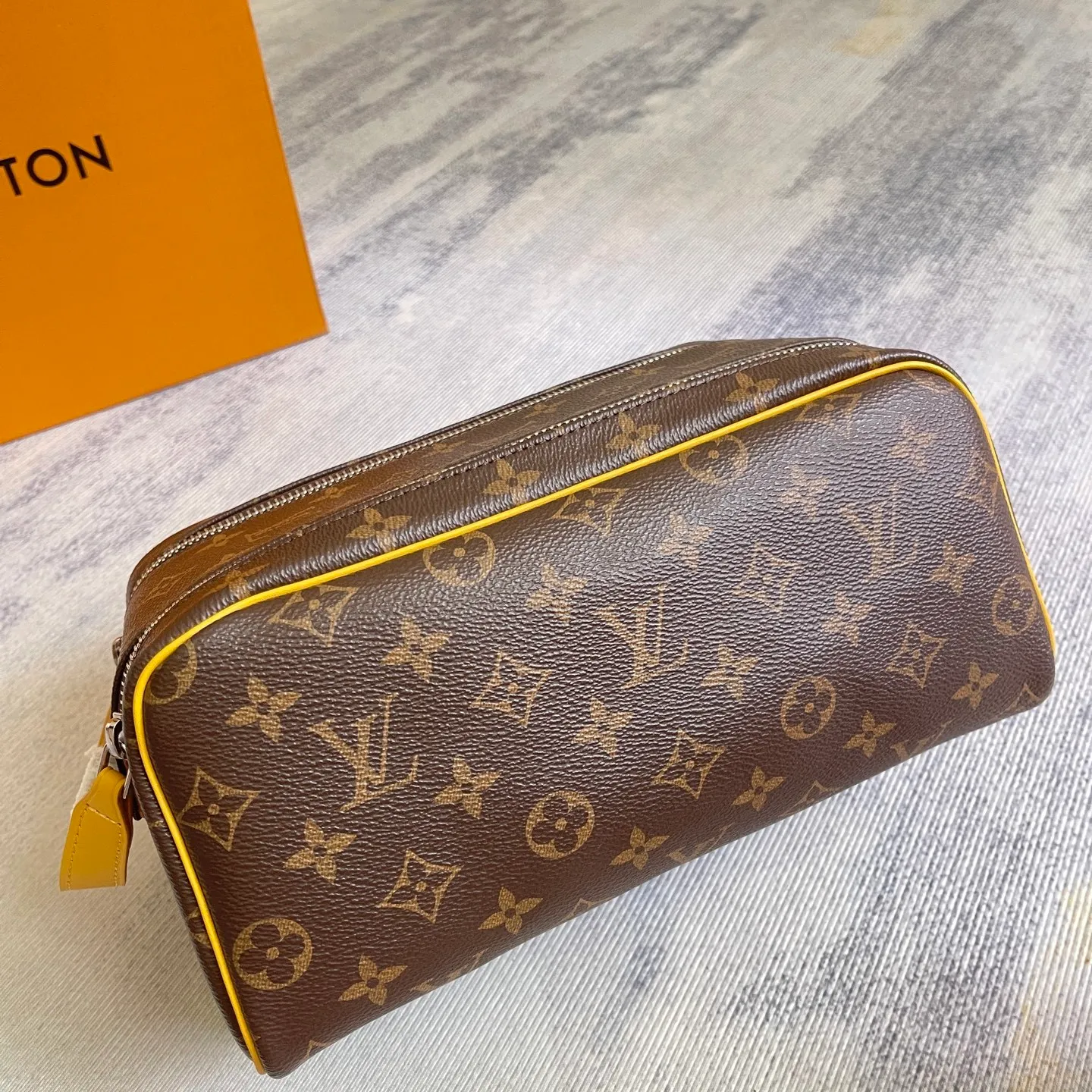 All categories Official website "Brand Women's Bags" Women's Bags 💙 LV 2025 new LV toiletry bag