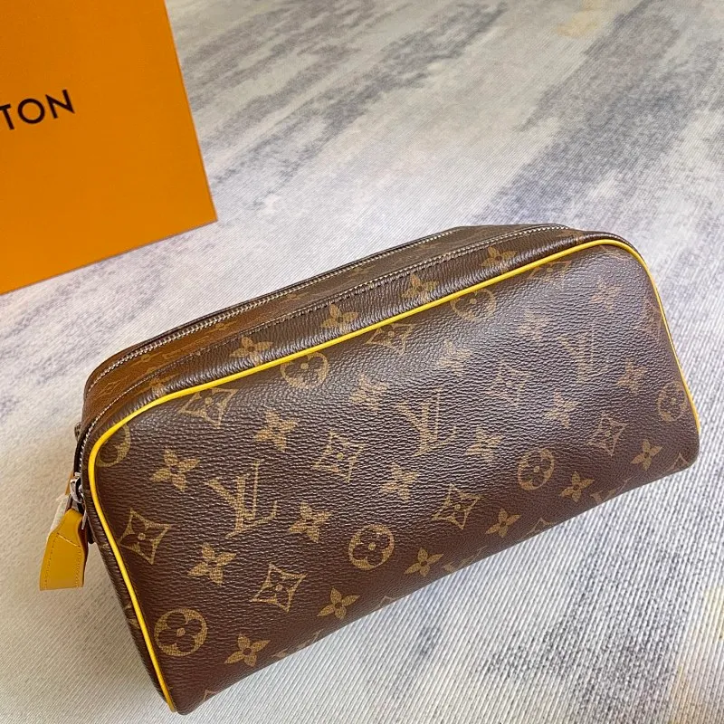 All categories Official website "Brand Women's Bags" Women's Bags 💙 LV 2025 new LV toiletry bag