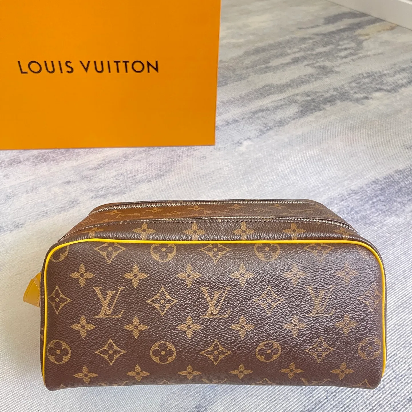 All categories Official website "Brand Women's Bags" Women's Bags 💙 LV 2025 new LV toiletry bag