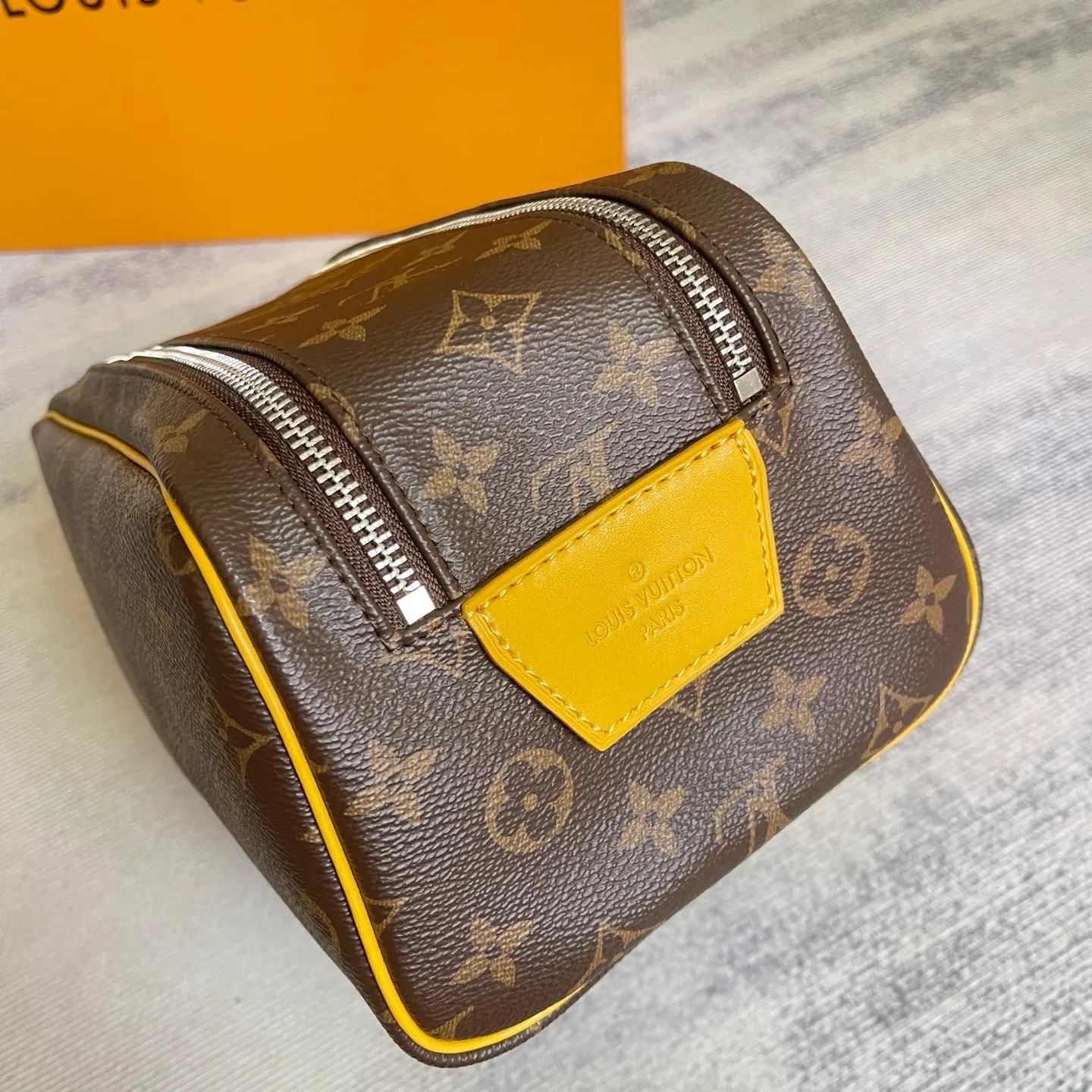 All categories Official website "Brand Women's Bags" Women's Bags 💙 LV 2025 new LV toiletry bag
