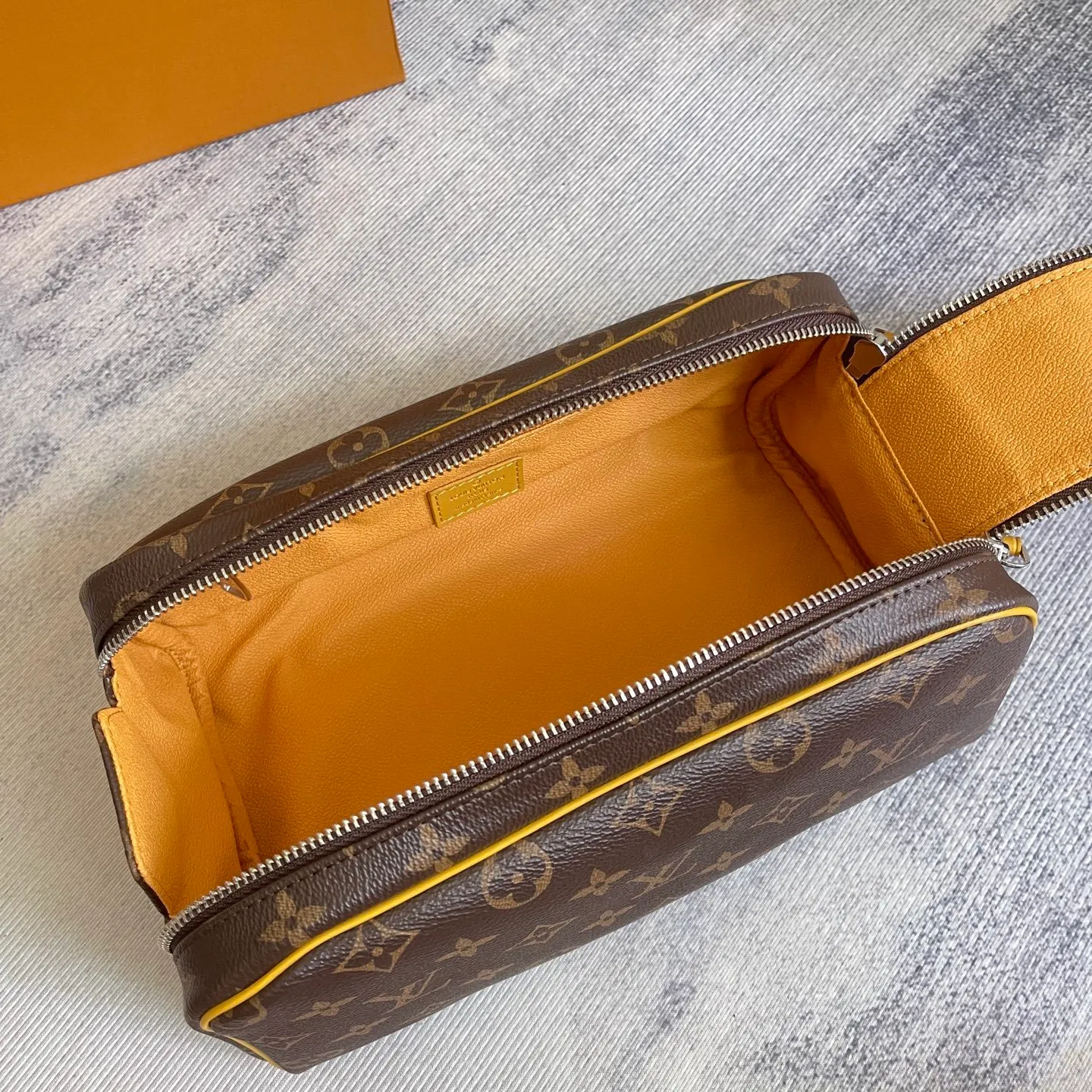 All categories Official website "Brand Women's Bags" Women's Bags 💙 LV 2025 new LV toiletry bag