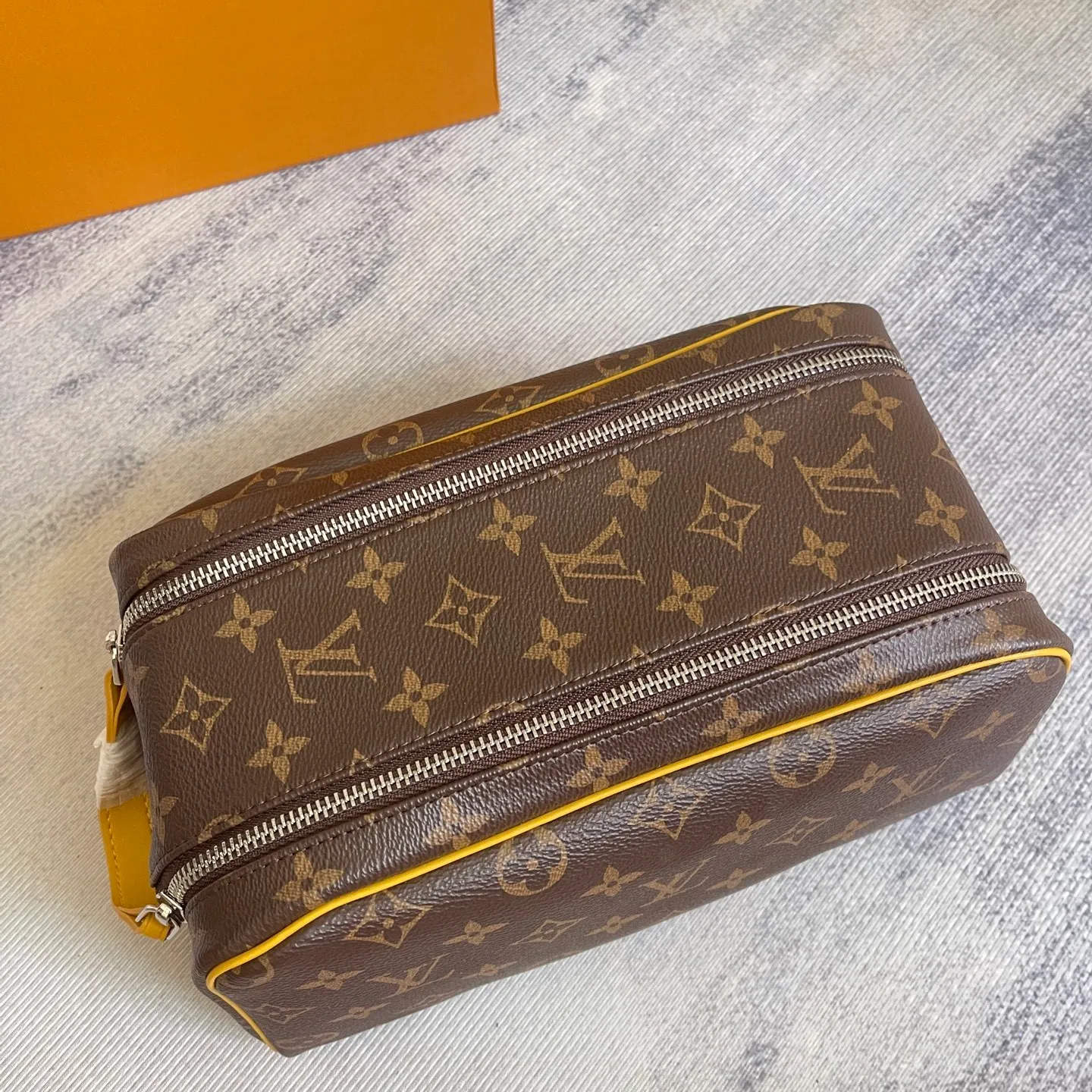 All categories Official website "Brand Women's Bags" Women's Bags 💙 LV 2025 new LV toiletry bag