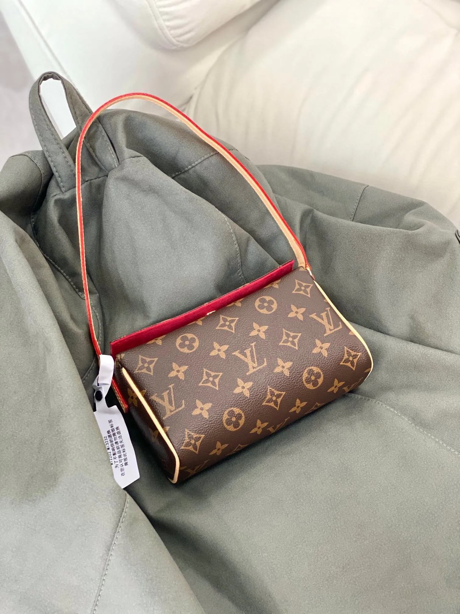 All categories Official website "Brand Women's Bags" Women's Bags 💙 LV 2025 new LV armpit bag