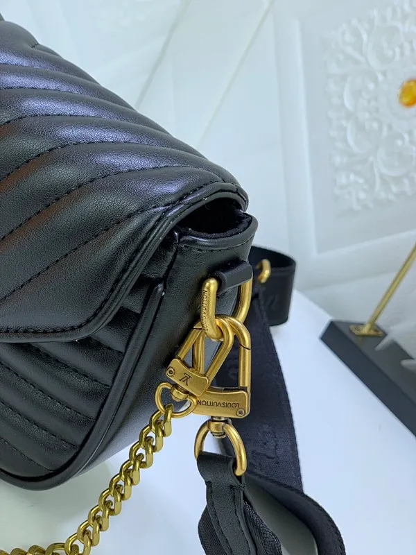 All Categories Official Website "Brand Women's Bags" Women's Bags 💙 LV Upgraded Original Multi Pochette New Wave handbags are made of smooth and soft quilted calf leather, dynamic design, adjustable shoulder straps, distressed gold metal accessories, bronze gold chain inscriptions and striped jacquard shoulder straps, etc. Provide multiple carrying methods, the coin-shaped round bag on the shoulder strap can be