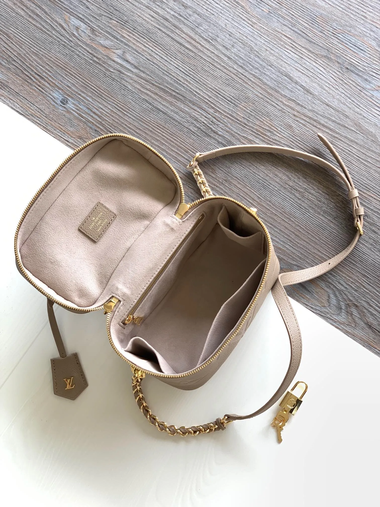 All Categories Official Website "Brand Women's Bags" Women's Bags 💙 LV 2025 New LV Crossbody Bag