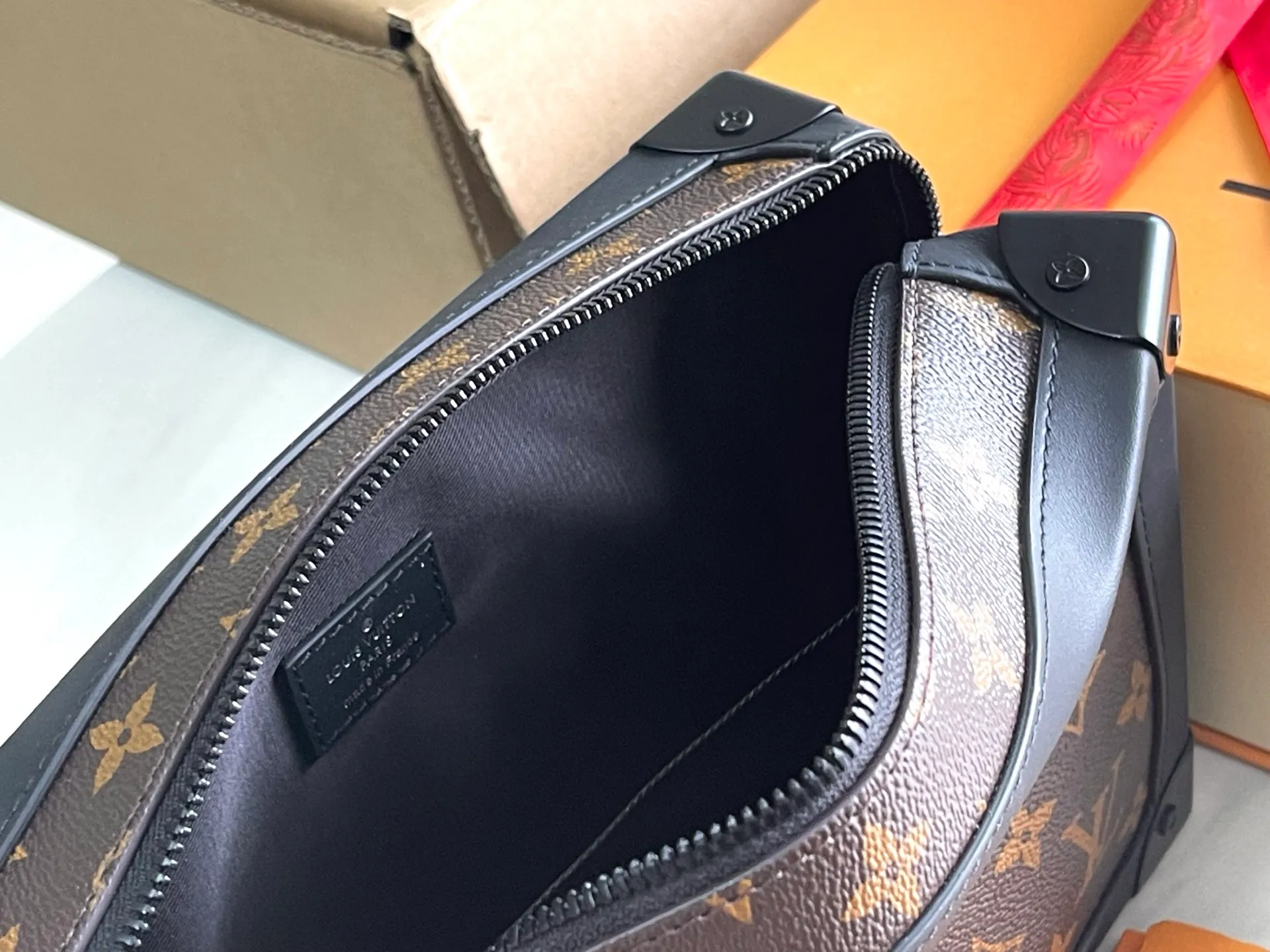 All categories 💚 Authentic bags 💚 LV 2026 new LV top replica clutch bag
