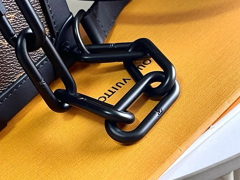All categories 💚 Authentic bags 💚 LV 2026 new LV top replica clutch bag