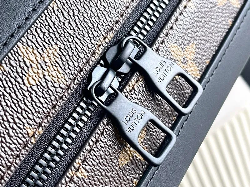All categories 💚 Authentic bags 💚 LV 2026 new LV top replica clutch bag