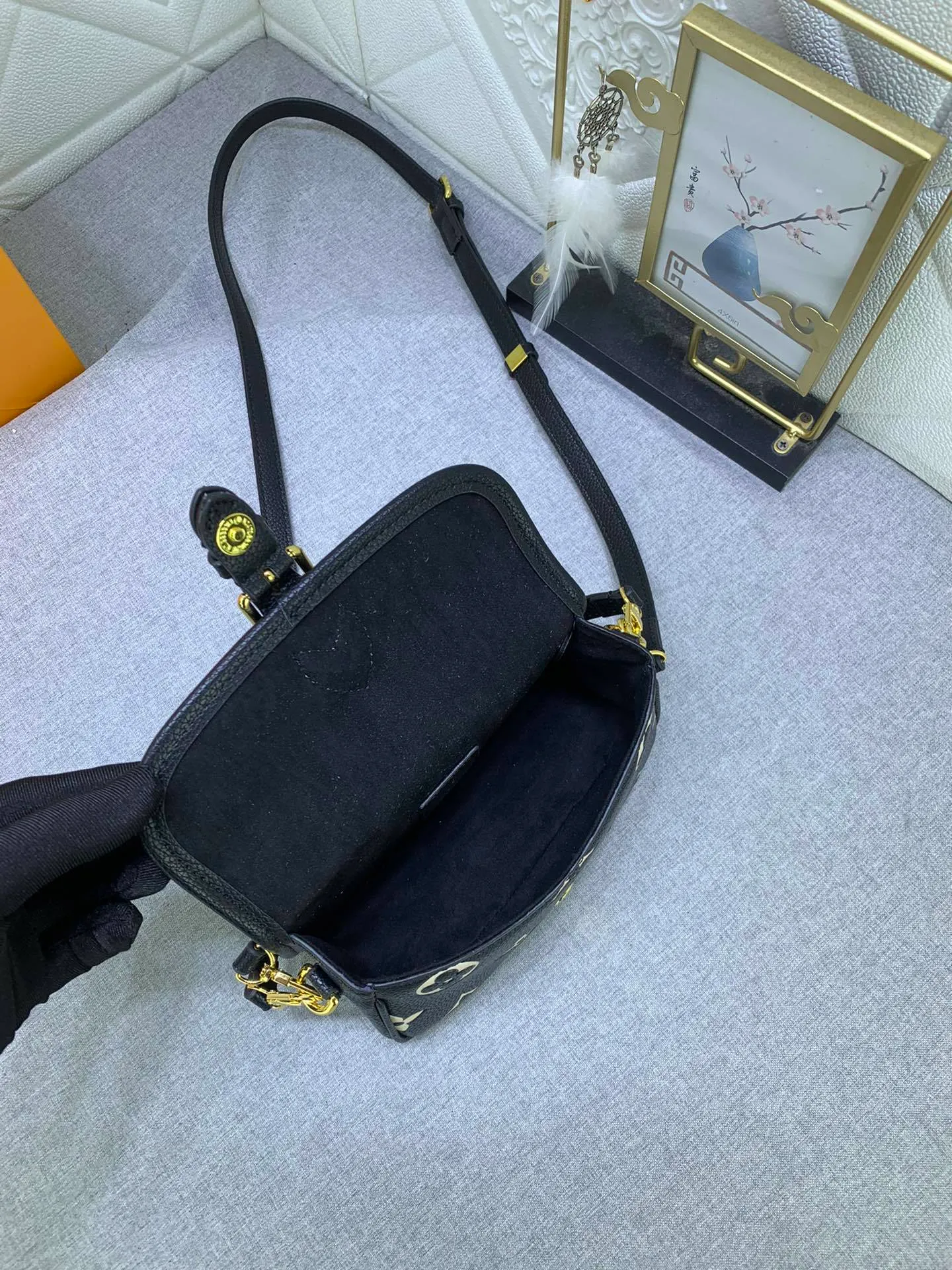 All Categories Official Website "Brand Women's Bags" Women's Bags 💙 LV 2024 New LV Crossbody Bag