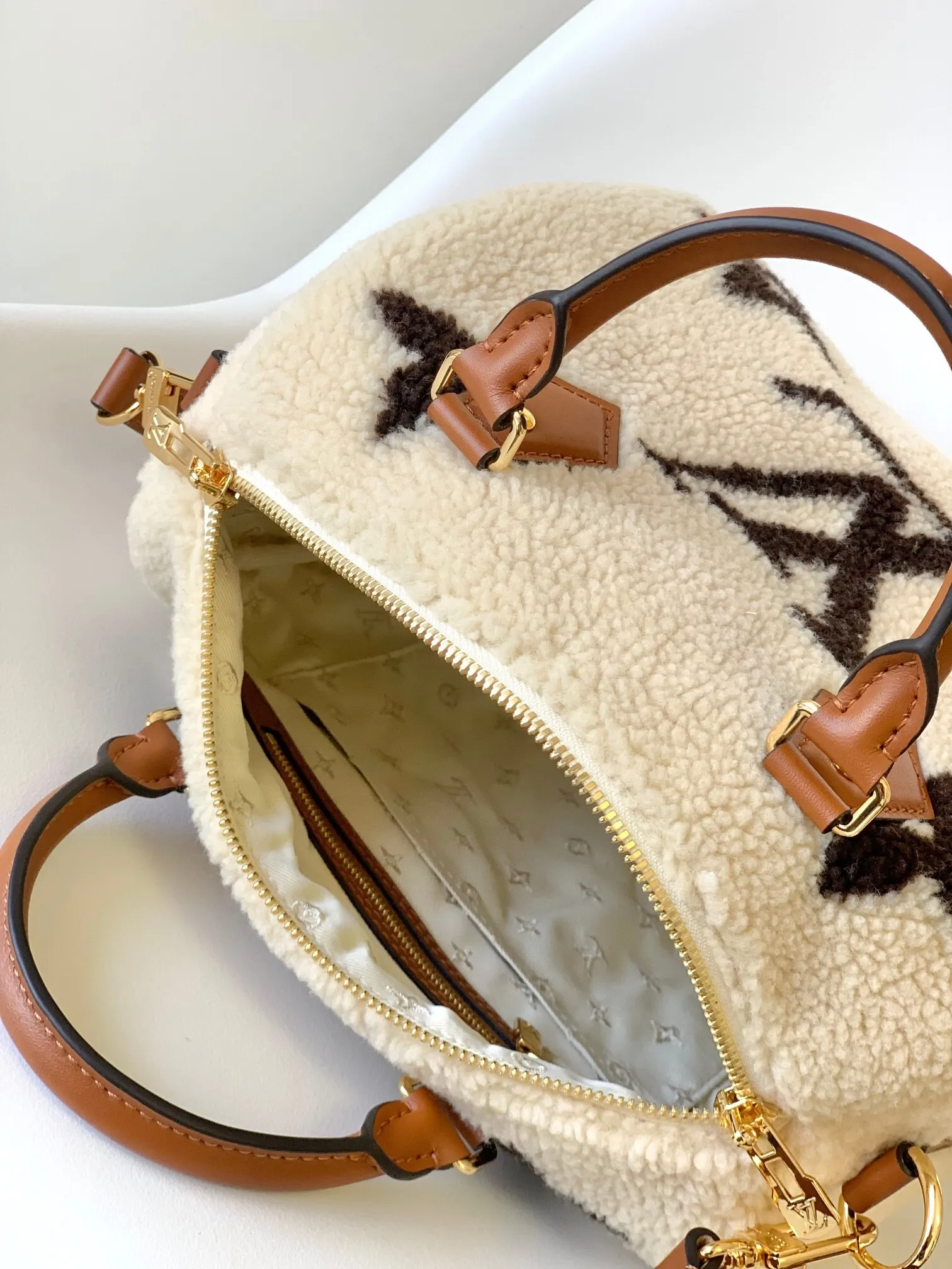 All Categories Official Website "Brand Women's Bags" Women's Bags 💙 LV 2025 New LV Crossbody Bag