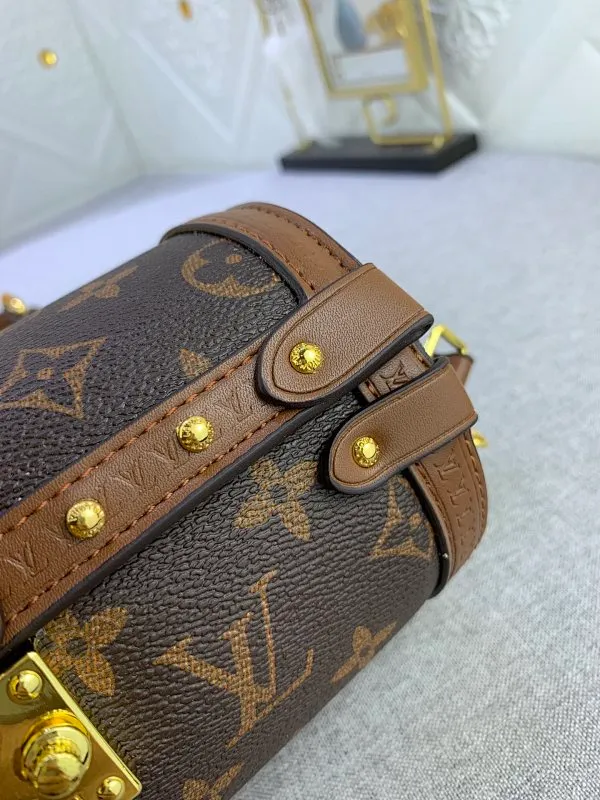 All categories Official website "Brand Women's Bags" Women's bags 💙 LV upgraded original barrel bag Papillon BB handbag prefall 2021 autumn and winter series new Papillon trunk toile monogram handbag chooses Monogra with Monogram print