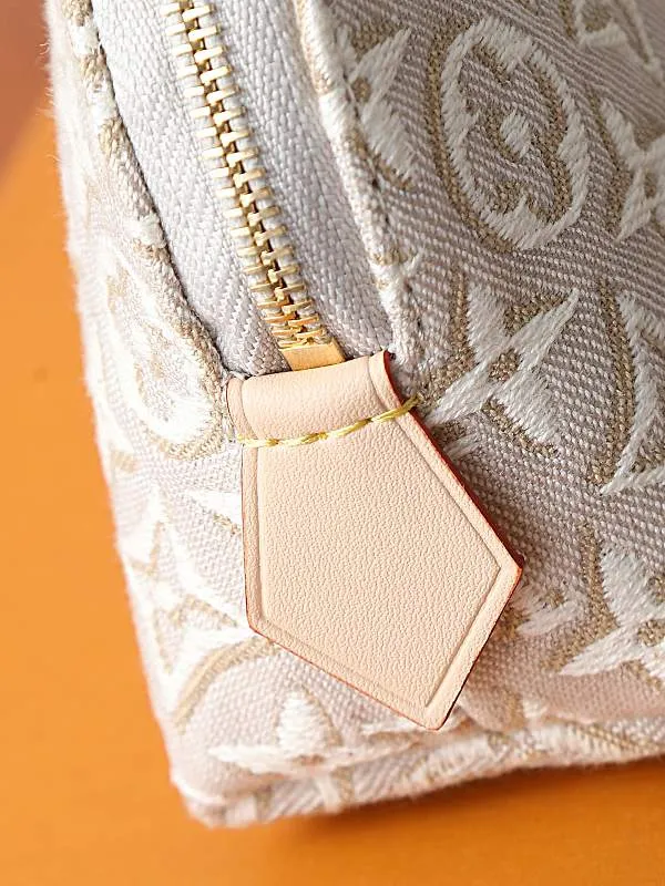 All Categories Official Website "Brand Women's Bags" Women's Bags 💙 LV 2026 New LV Cosmetic Bag