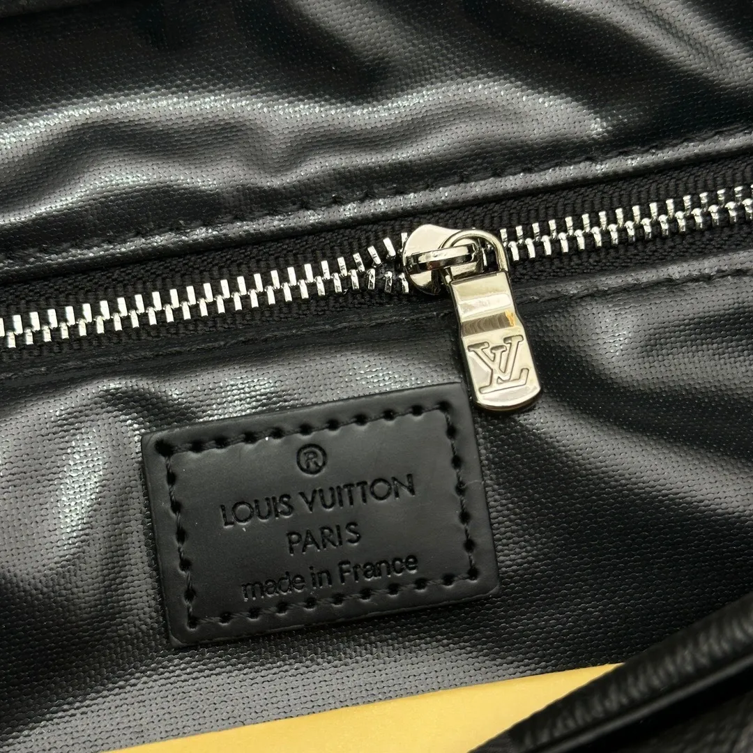 All categories Official website "Brand Women's Bags" Women's Bags 💙 LV 2024 official website new LV toiletry bag