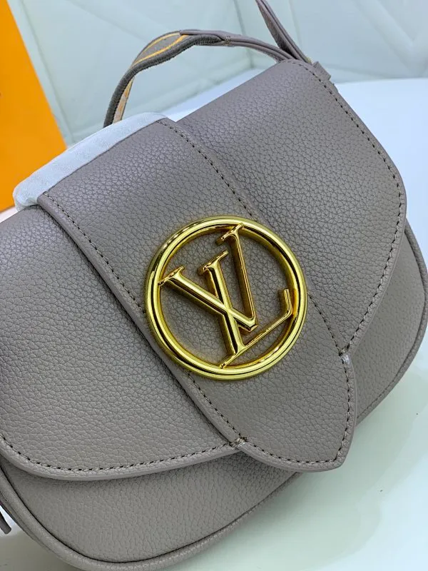 All Categories Official Website "Brand Women's Bags" Women's Bags 💙 LV Pont9 pebbled messenger bag. Handbags LV Pont 9 Soft handbag is made of grained calfskin and injects an elegant atmosphere with the LV Circle logo derived from the brand archives. Monogram flower cluster hidden under the flap, Monogram flower on the shoulder