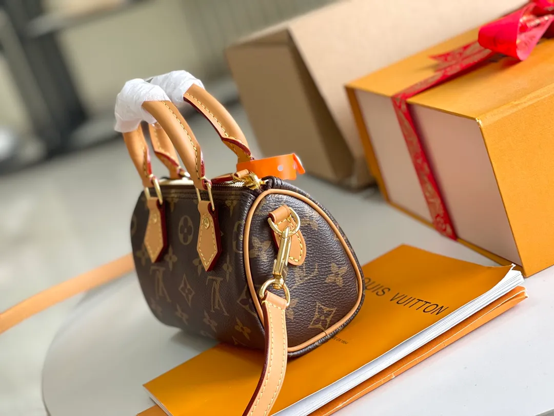 All Categories 💚 Authentic Grade Bags 💚 LV 2026 New LV Top Replica Crossbody Shoulder Bag